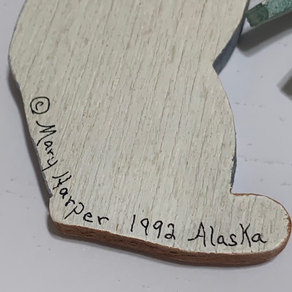 Alaska bear with fish wood ornament Mary Harper - Picture 12 of 16